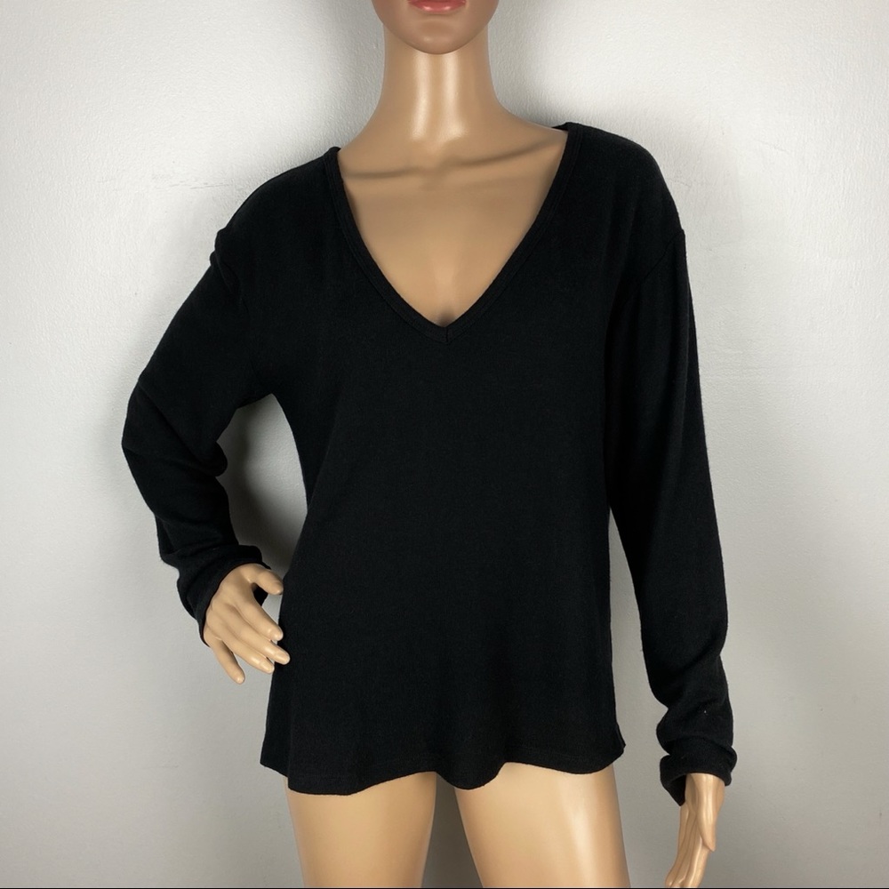 NEW REFORMATION BLACK V-NECK KNIT PULLOVER - Picture 2 of 9